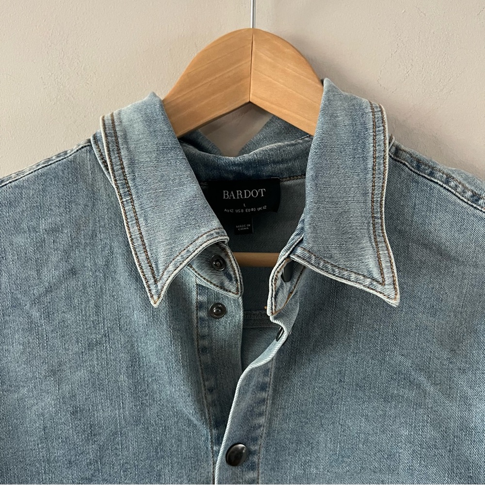Bardot Stretch Denim button down shirt Ladies size 8 large Blue medium wash - Picture 3 of 9